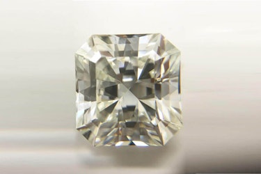 ダイヤモンドルース スクエアカット 15.48ct J VVS-2