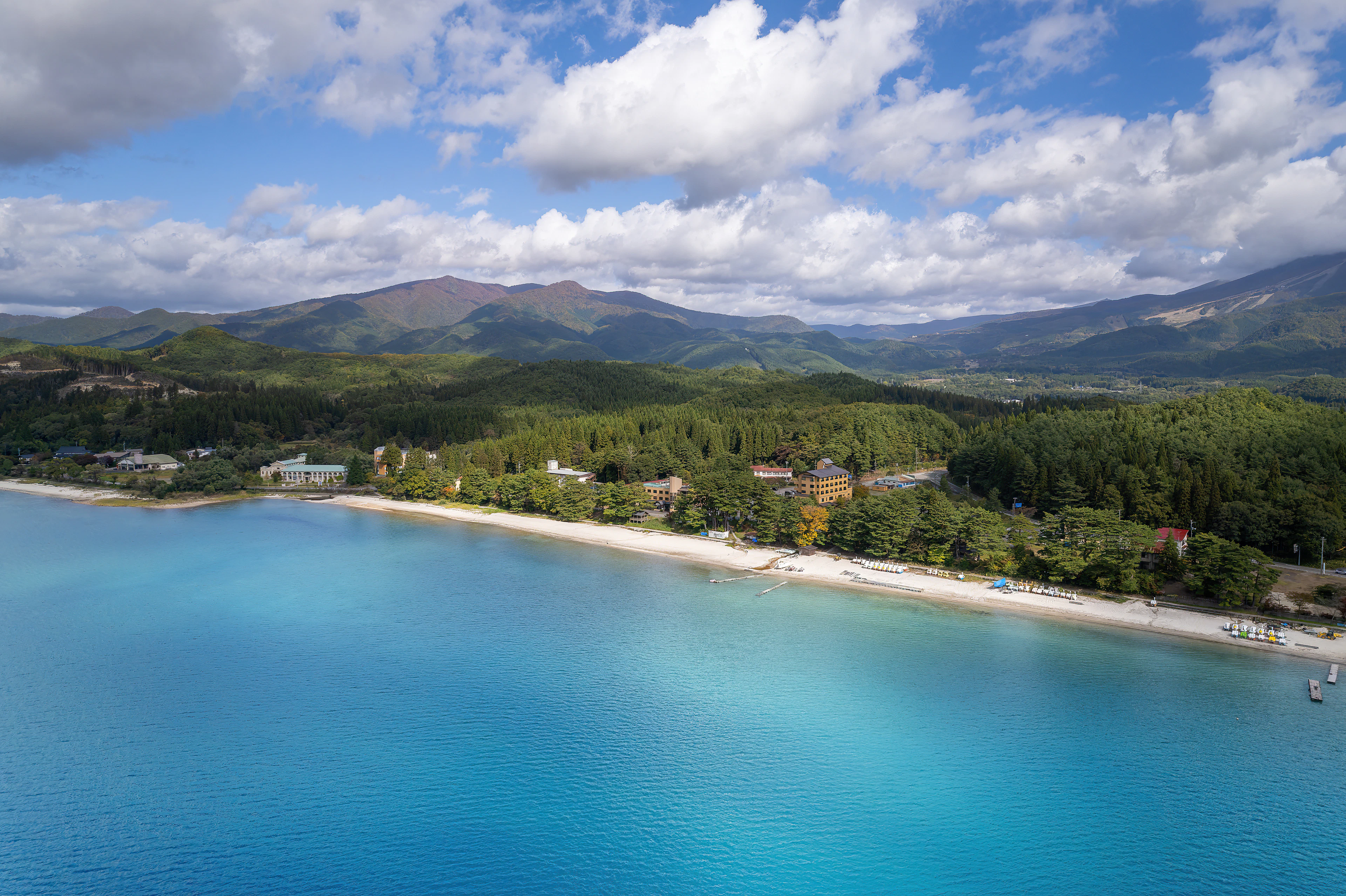 海、湖ー水辺のレジャーをフルに楽しむ夏旅