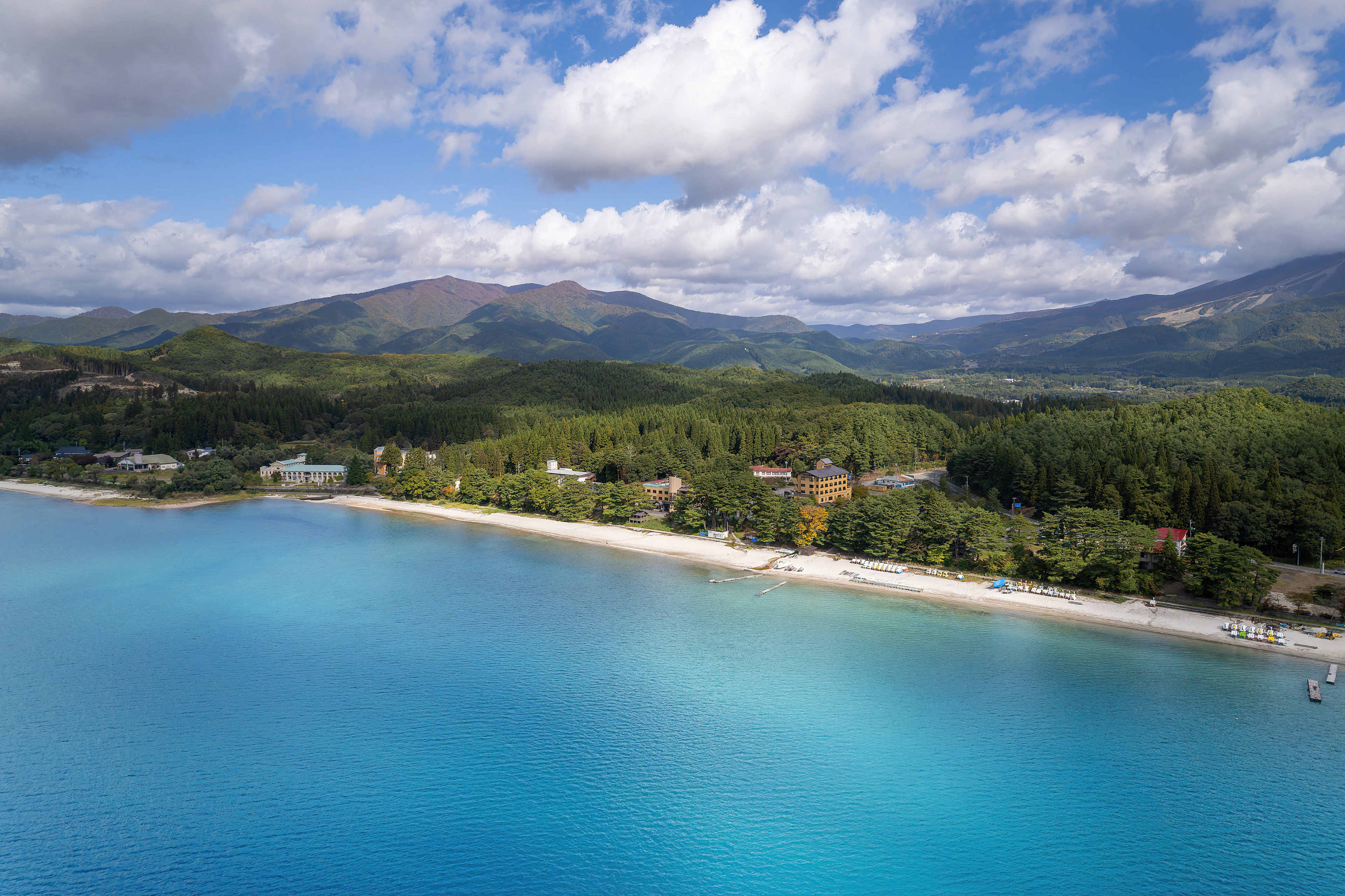 海、湖ー水辺のレジャーをフルに楽しむ夏旅