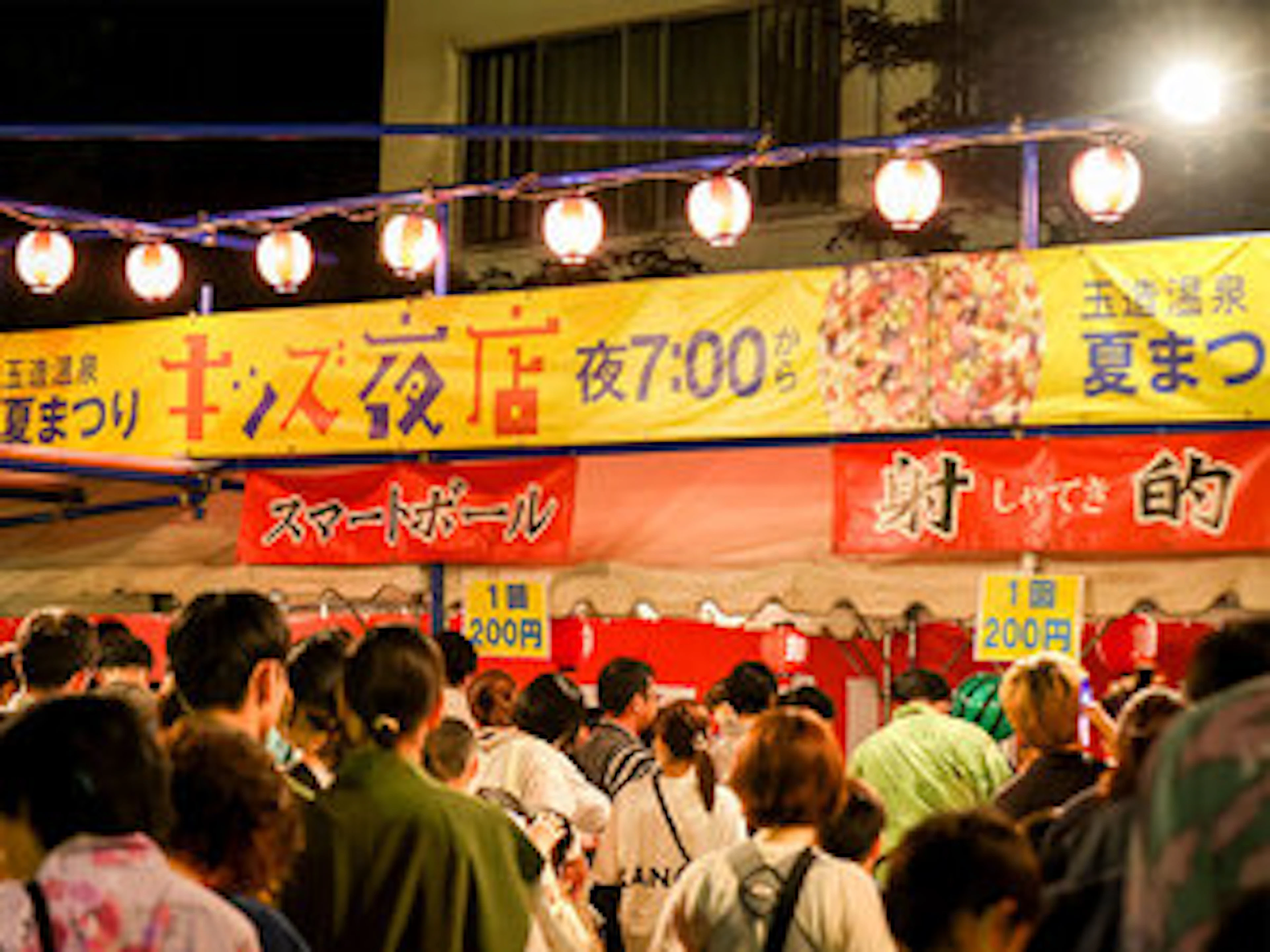 夏の夜を彩る花火と夏祭り巡り
