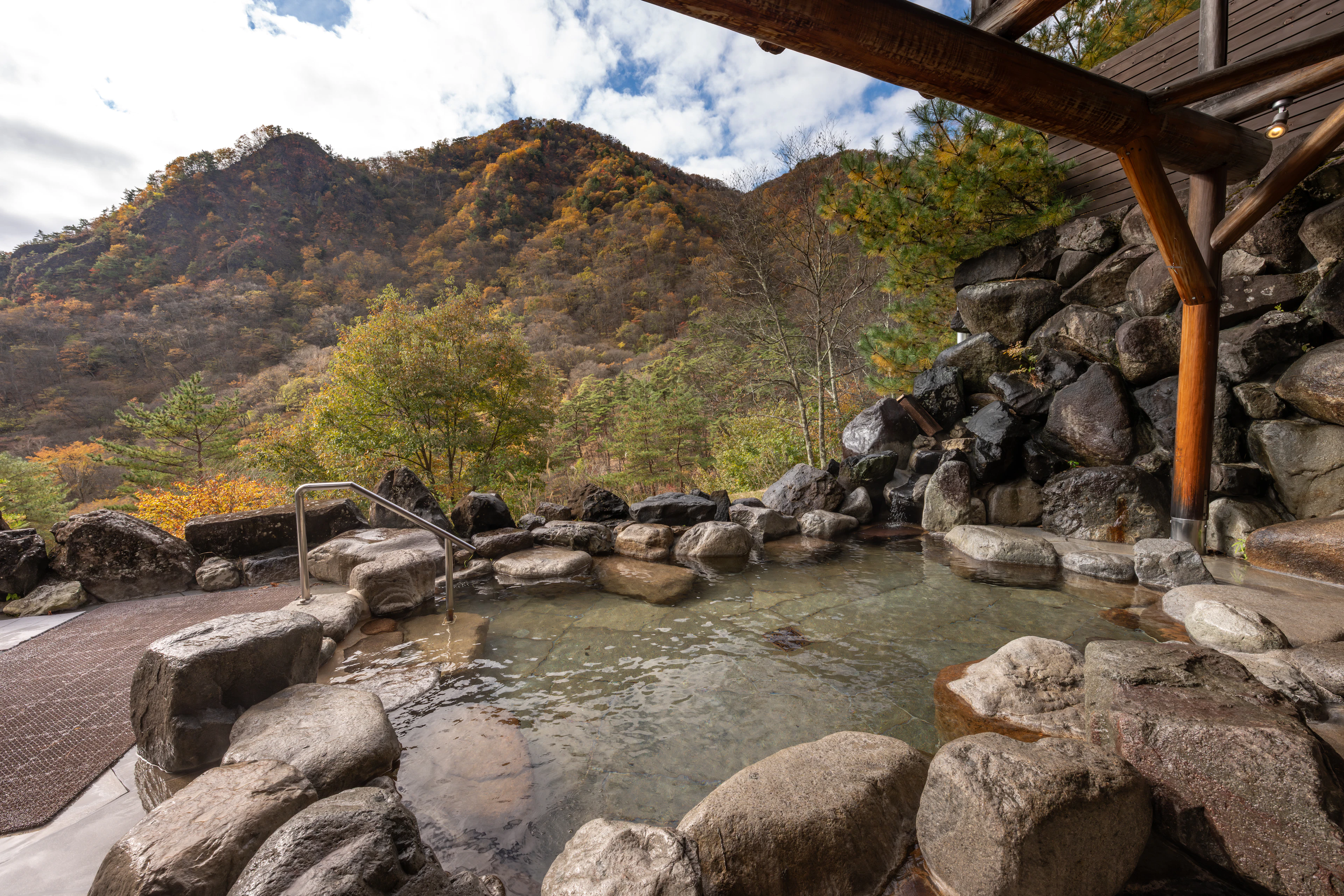 秋の絶景と豊かな自然に浸る寛ぎの宿特集