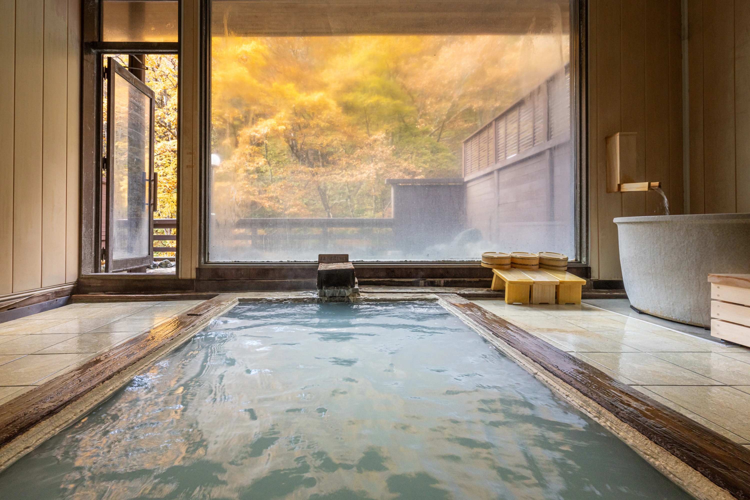 秋の絶景と豊かな自然に浸る寛ぎの宿特集