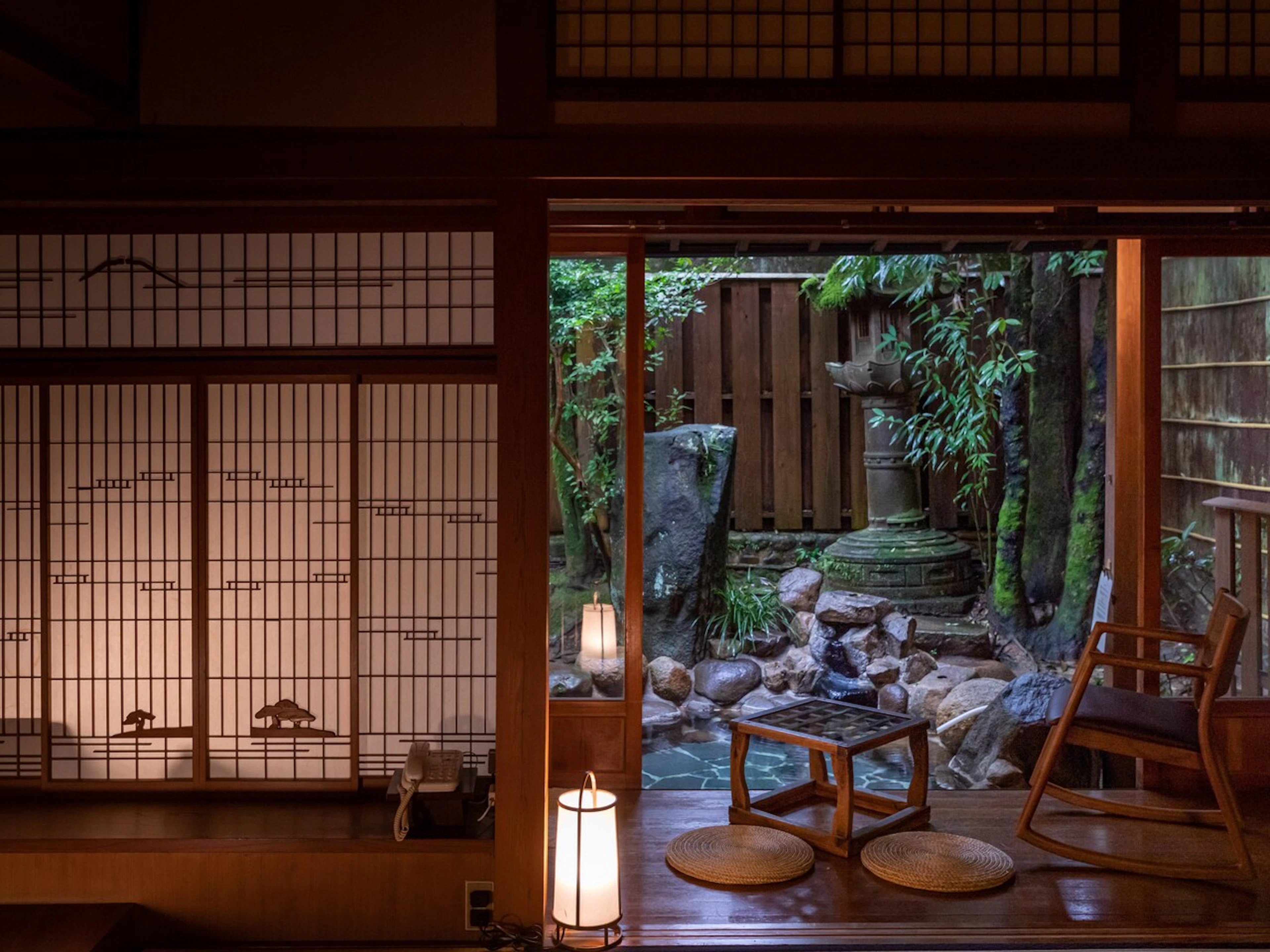 夏の夜を彩る花火と夏祭り巡り
