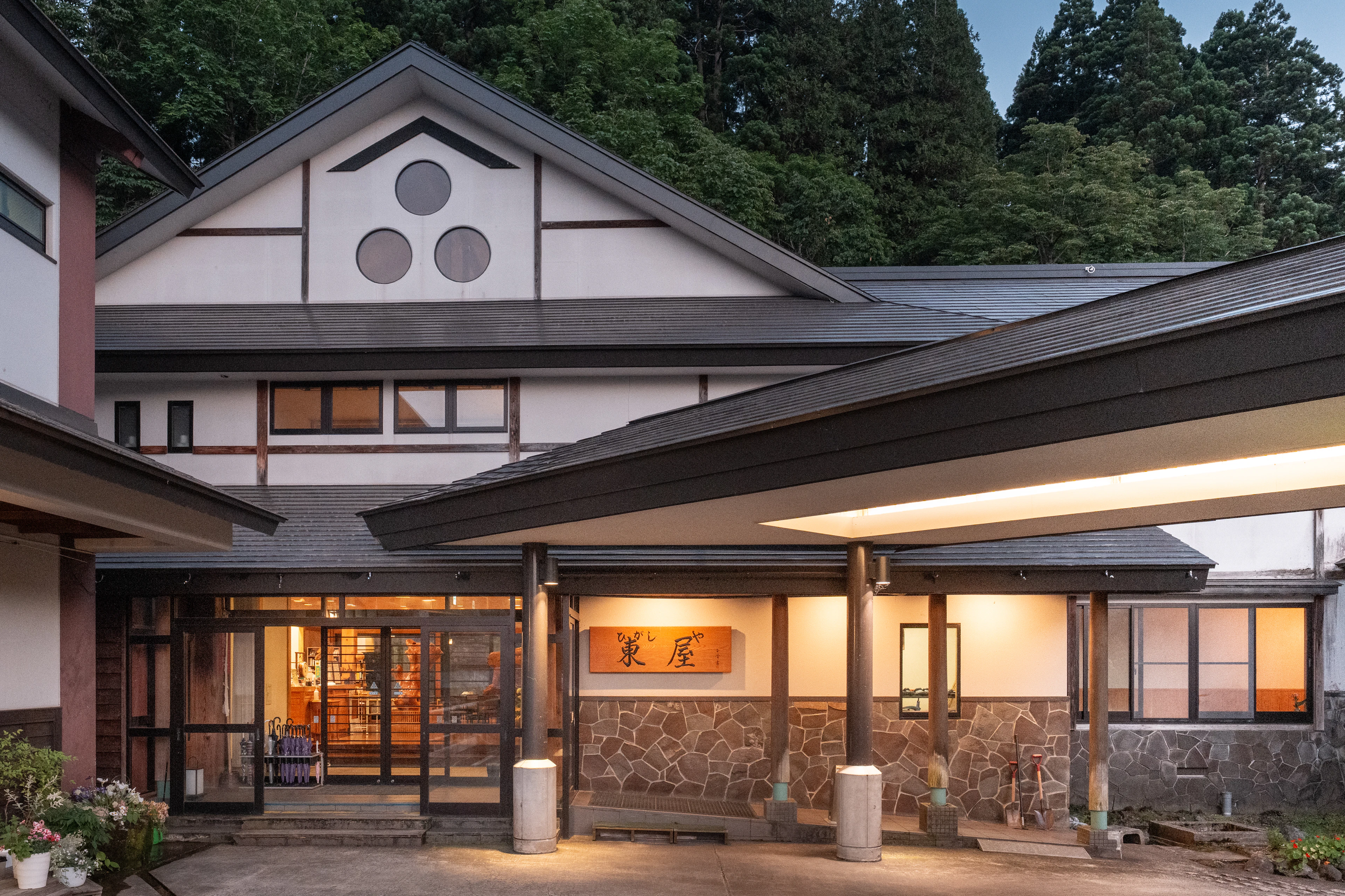 白布温泉　東屋