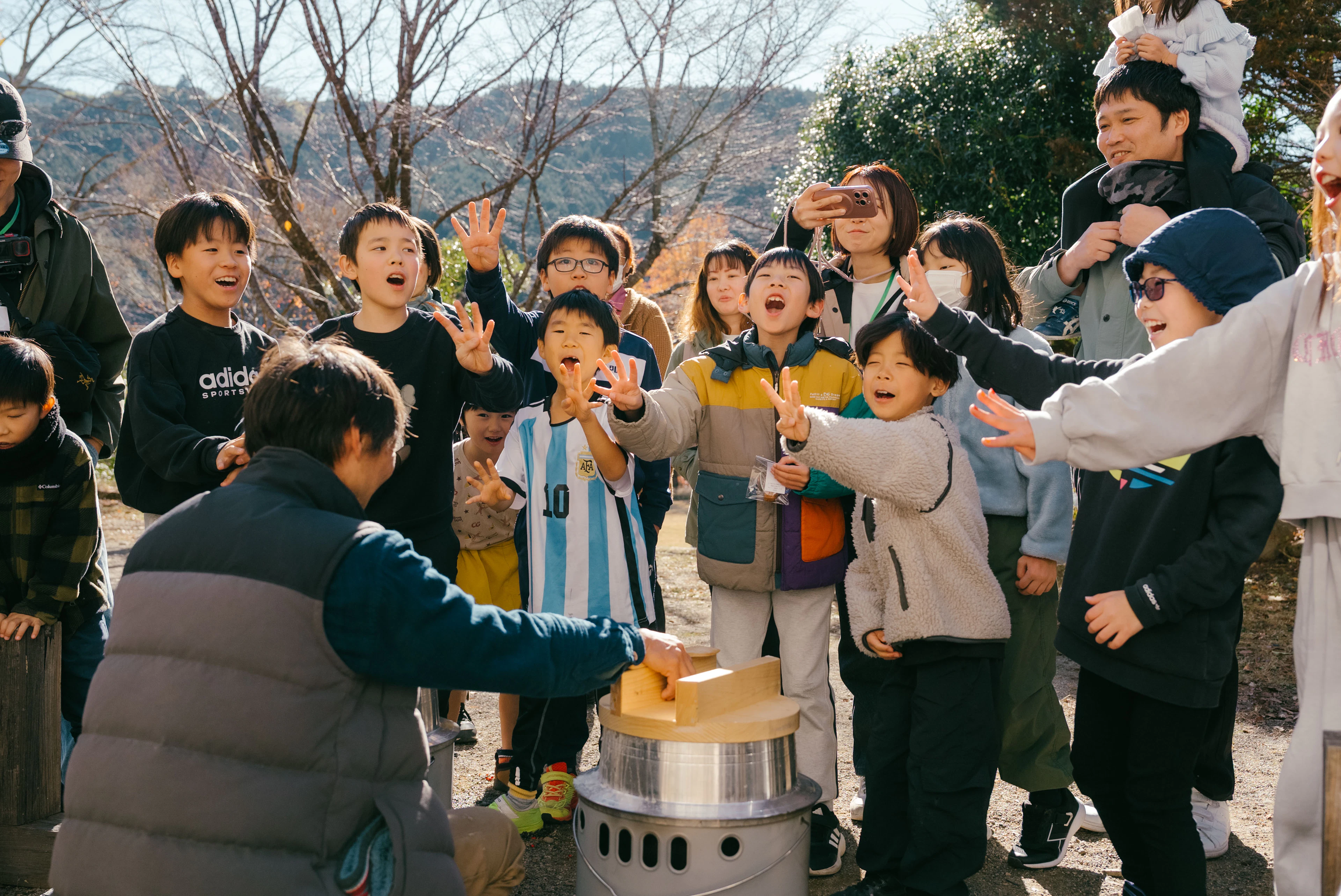 子どもたちの探究や創作を、学校コミュニティや地域の方々へ発表し、わかち合う場として毎年開催されている「うつほ祭」。