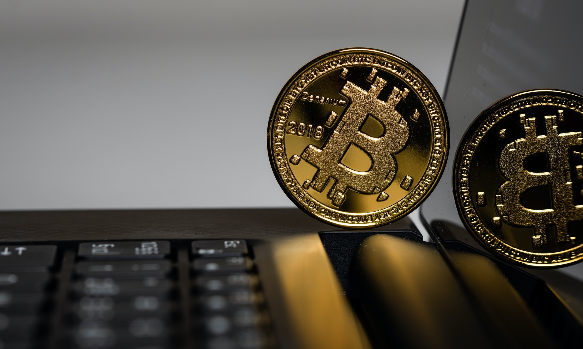 Bitcoin Weekly Review: 今週も弱い値動きが継続、先物市場では投機筋の買い熱が未だ冷めず