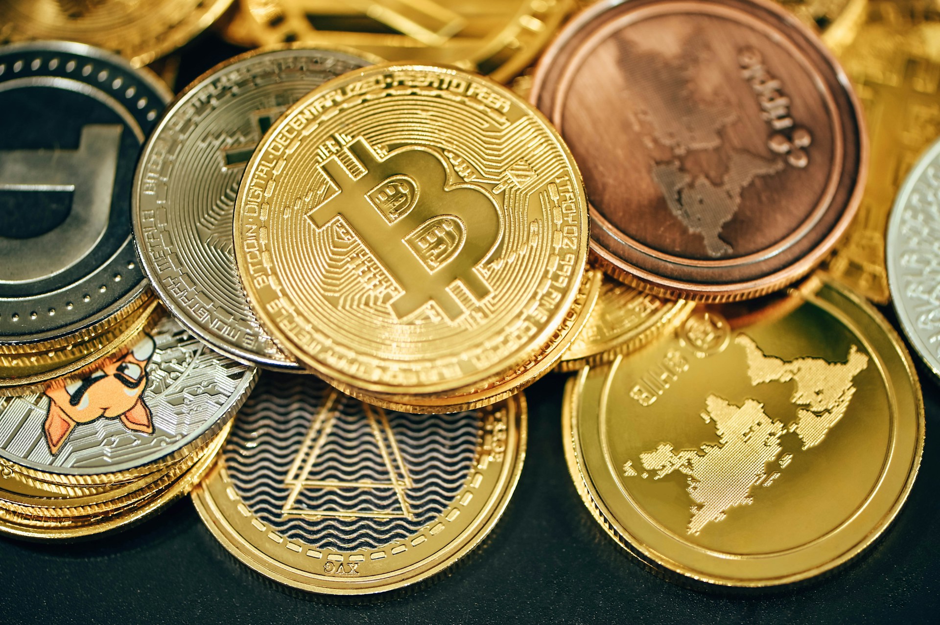 仮想通貨の始め方・買い方を解説！おすすめの取引所や利益を出すコツも紹介