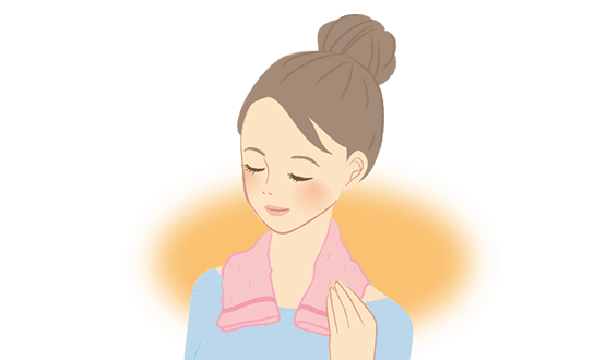 肩を温める女性