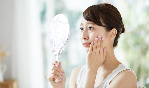 便秘になると、肌あれに…なぜ？