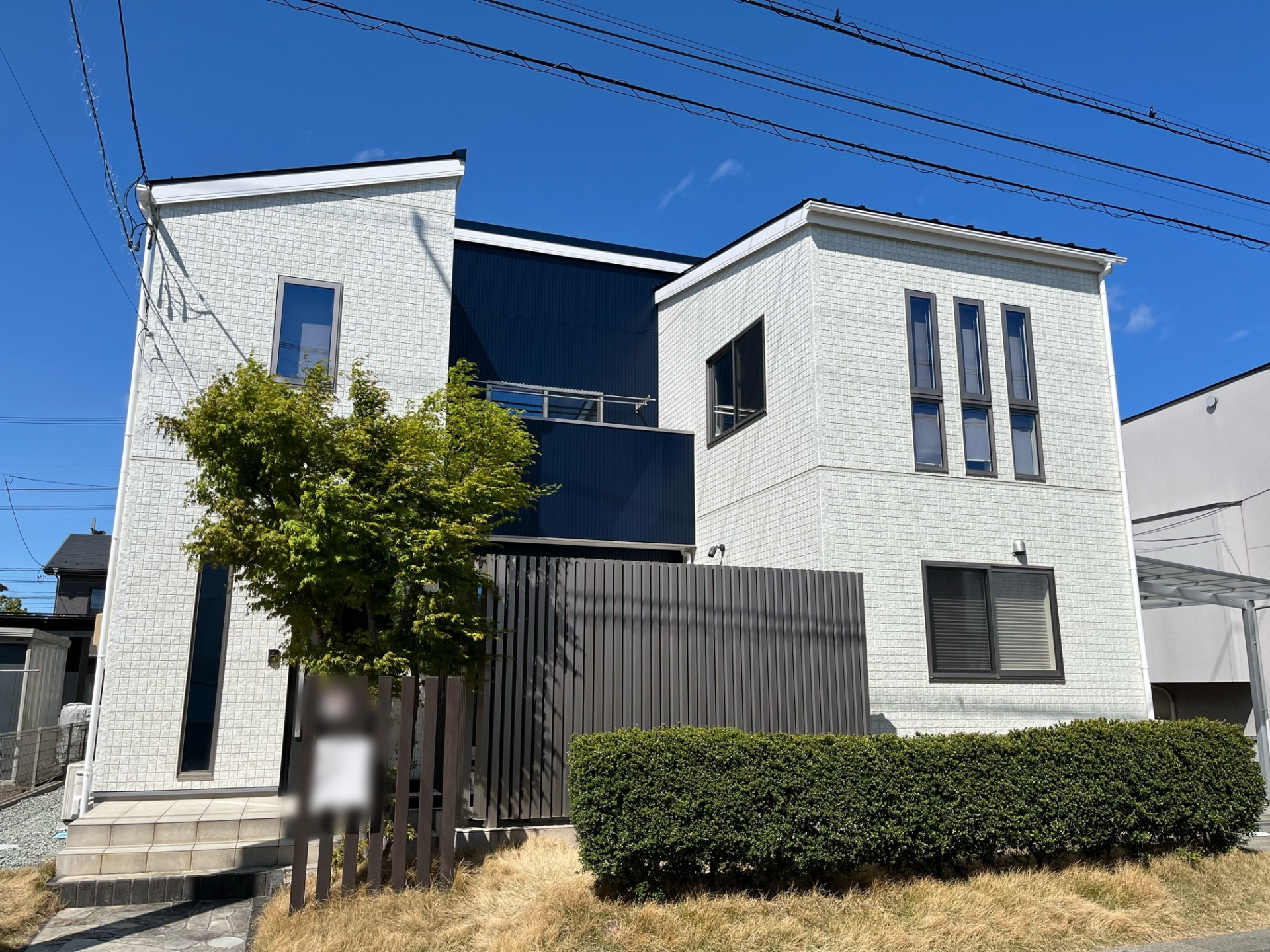 まるで張り替えたような多彩仕上げ！外壁・屋根の無機塗装リフォーム After