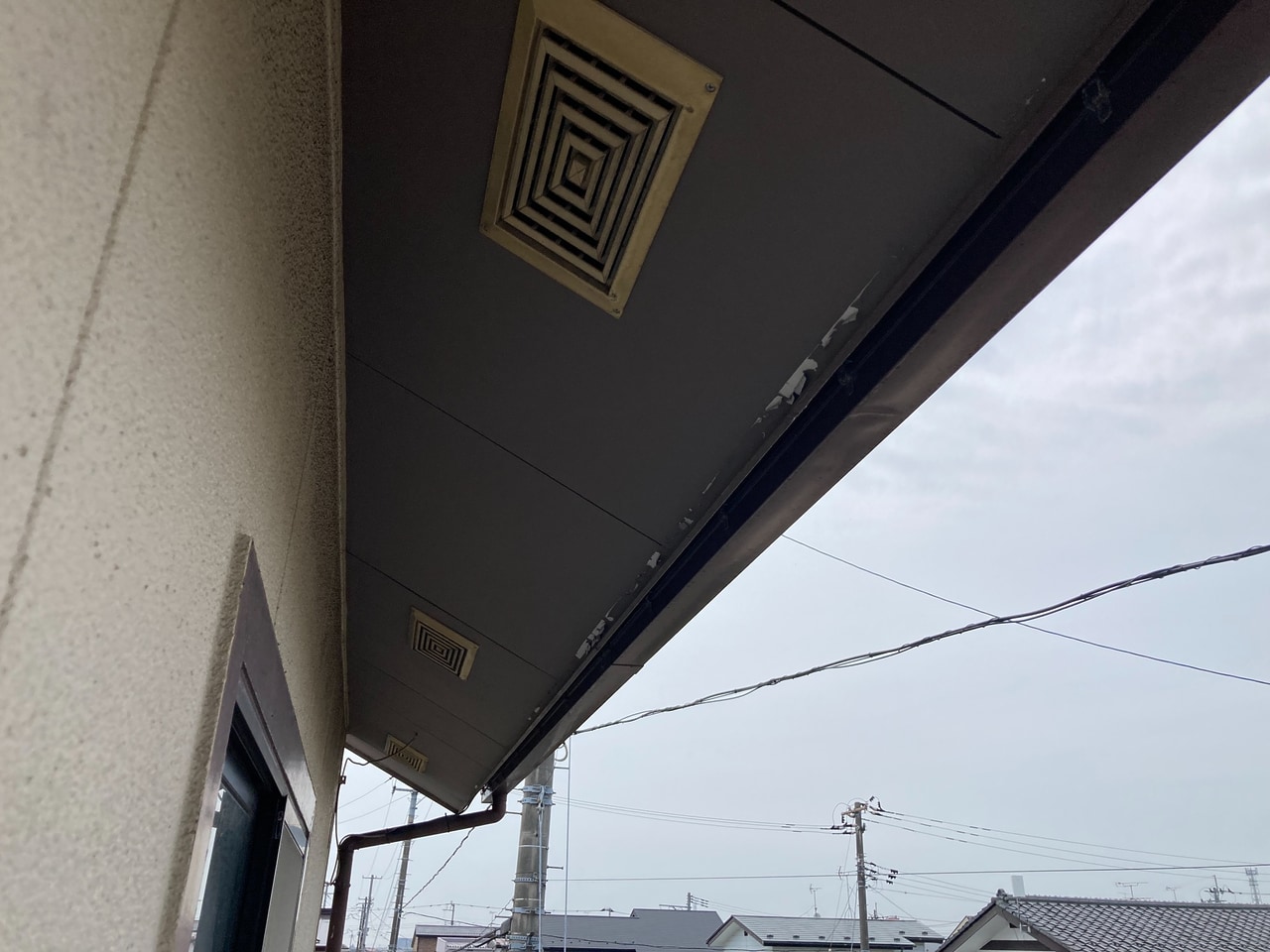 軒天・雨樋塗装 Before