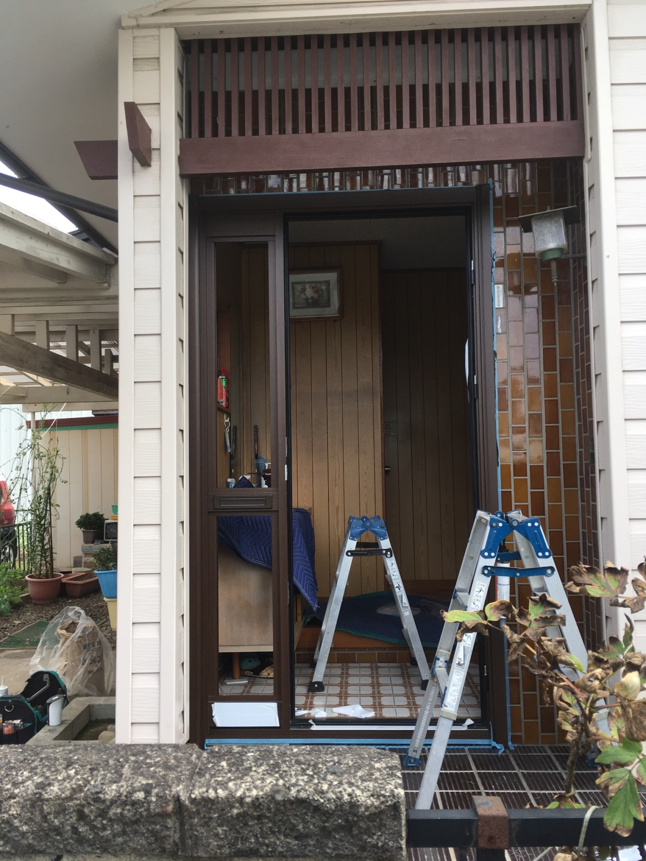 住みながら最新の玄関ドアへ After