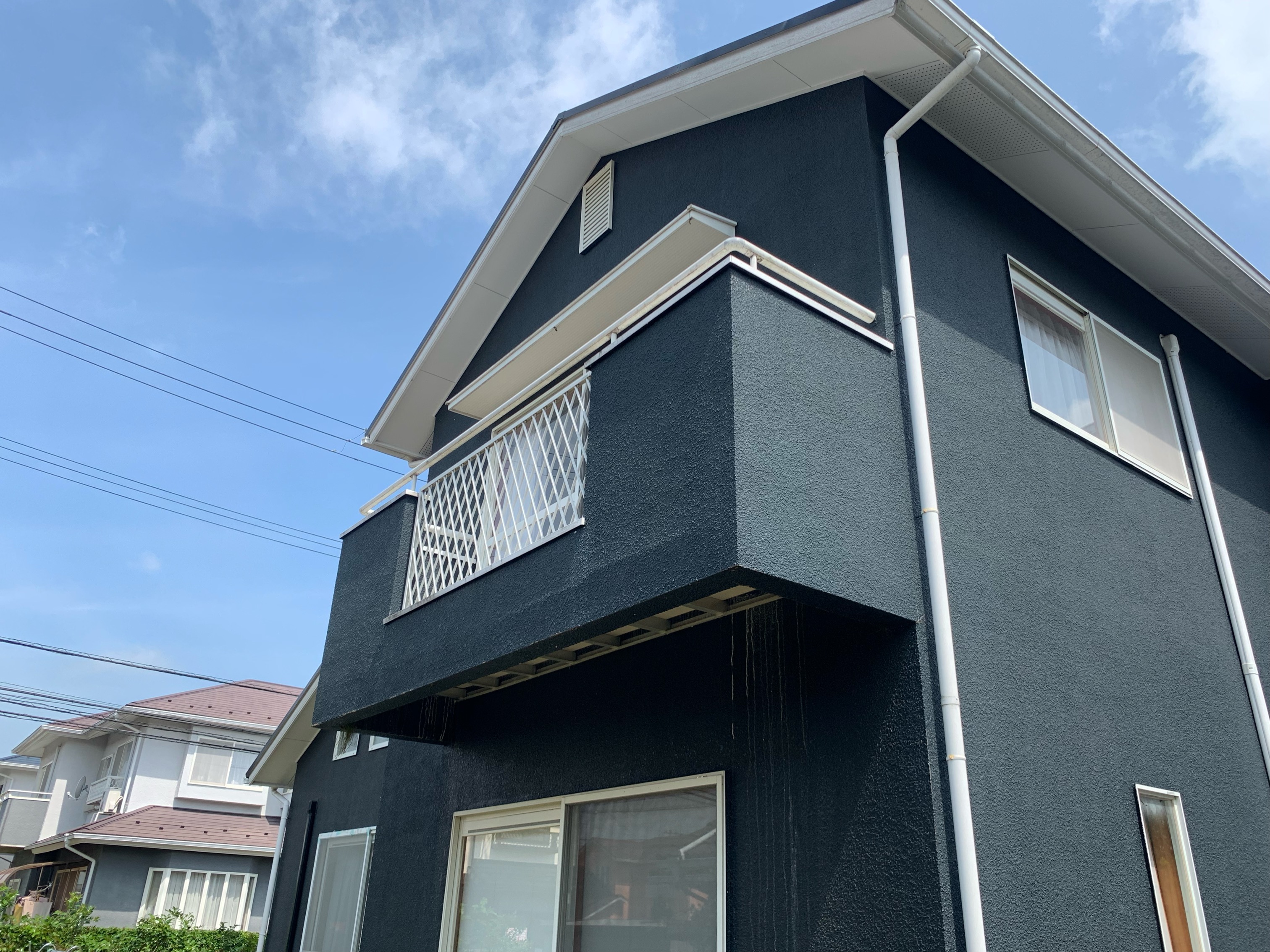 既存外壁ともマッチするベランダに