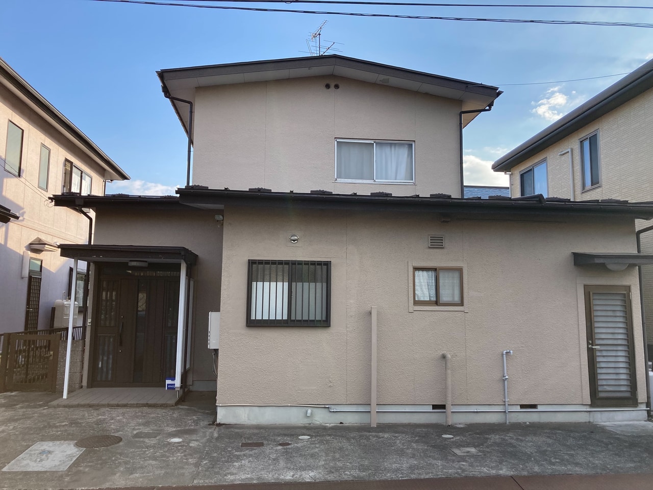屋根たてひら葺き替え・外壁塗装工事 Before