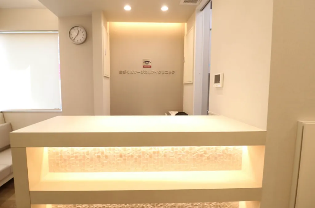 医療法人社団みつば会おぎくぼ南口眼科の院内写真