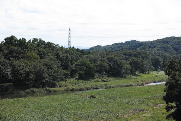 美術館入り口そばから臨む都幾川の風景。丸木位里の故郷の太田川の風景に似ていたらしい。他の季節にも訪れたいものだ。