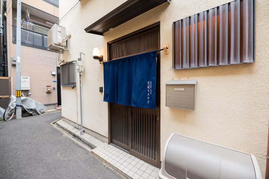 A Renovated Special-Zone Guesthouse (Minpaku) Retaining Traditional Japanese Charm