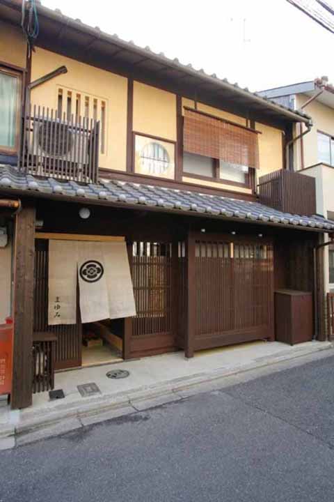 Licensed Guesthouse: Timeless Tradition Meets Modern Convenience in Ume-Koji