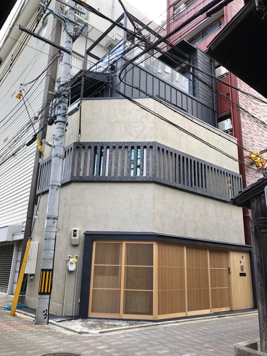 A 3-Story Guesthouse with Panoramic Rooftop Views of Kyoto