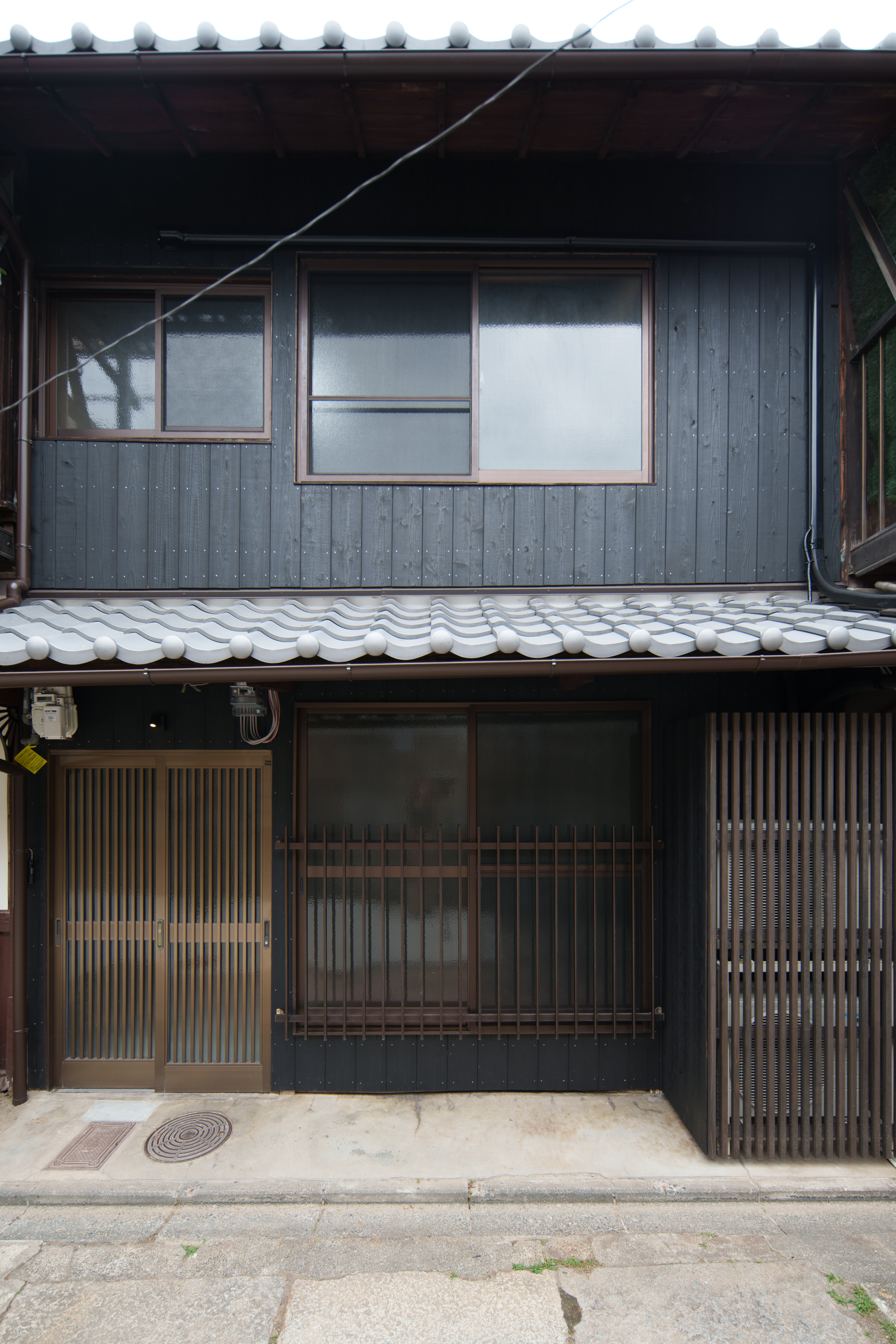 A meticulously renovated Kyomachiya in Higashiyama, preserving the distinctive allure of the Meiji era.