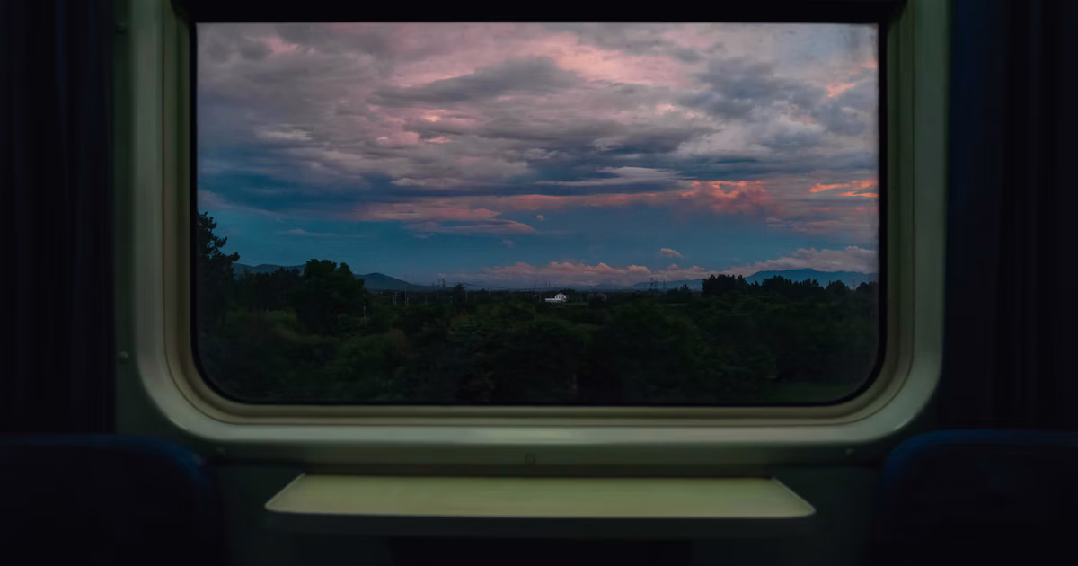 #window | Eine andere Landschaft durch das Fenster entdecken | Focus #740
