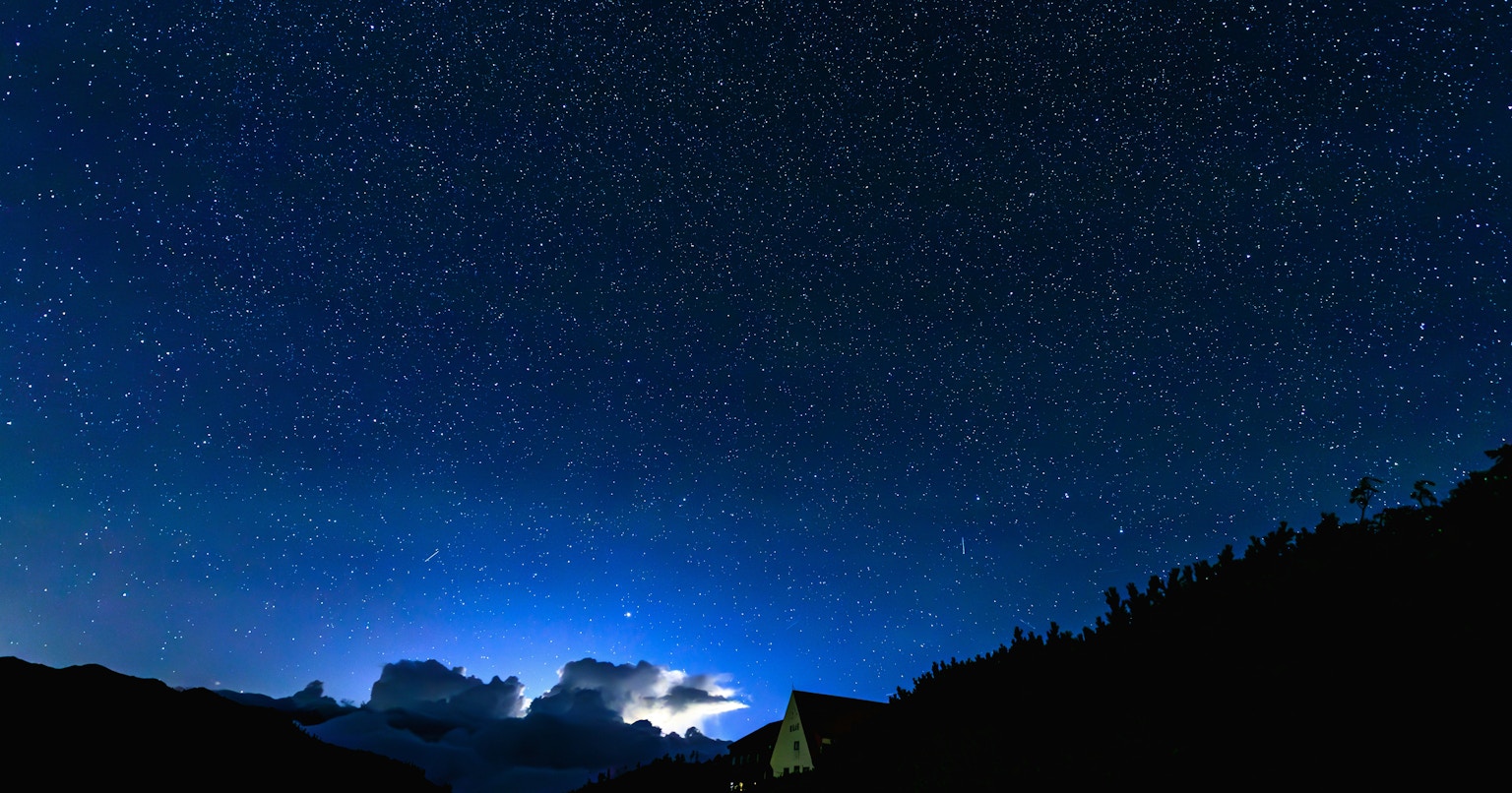 2024-08-beautiful-night-sky-photography-cover-image