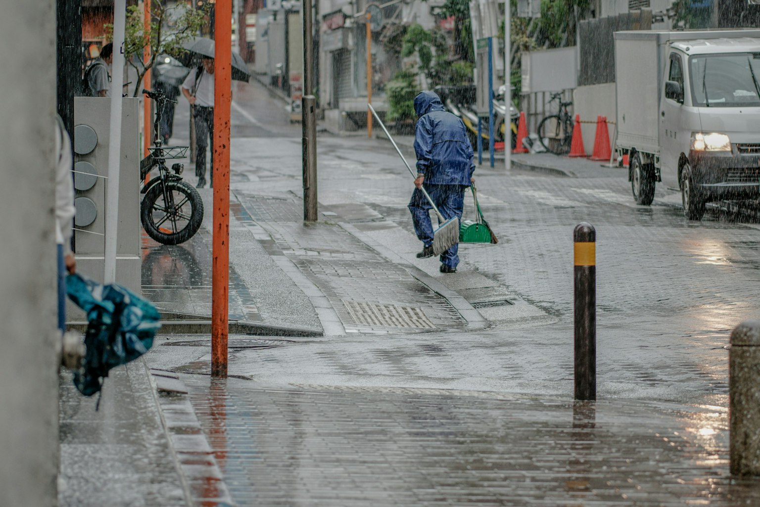 2024-08-lens-dust-prevention-and-removal-image-4