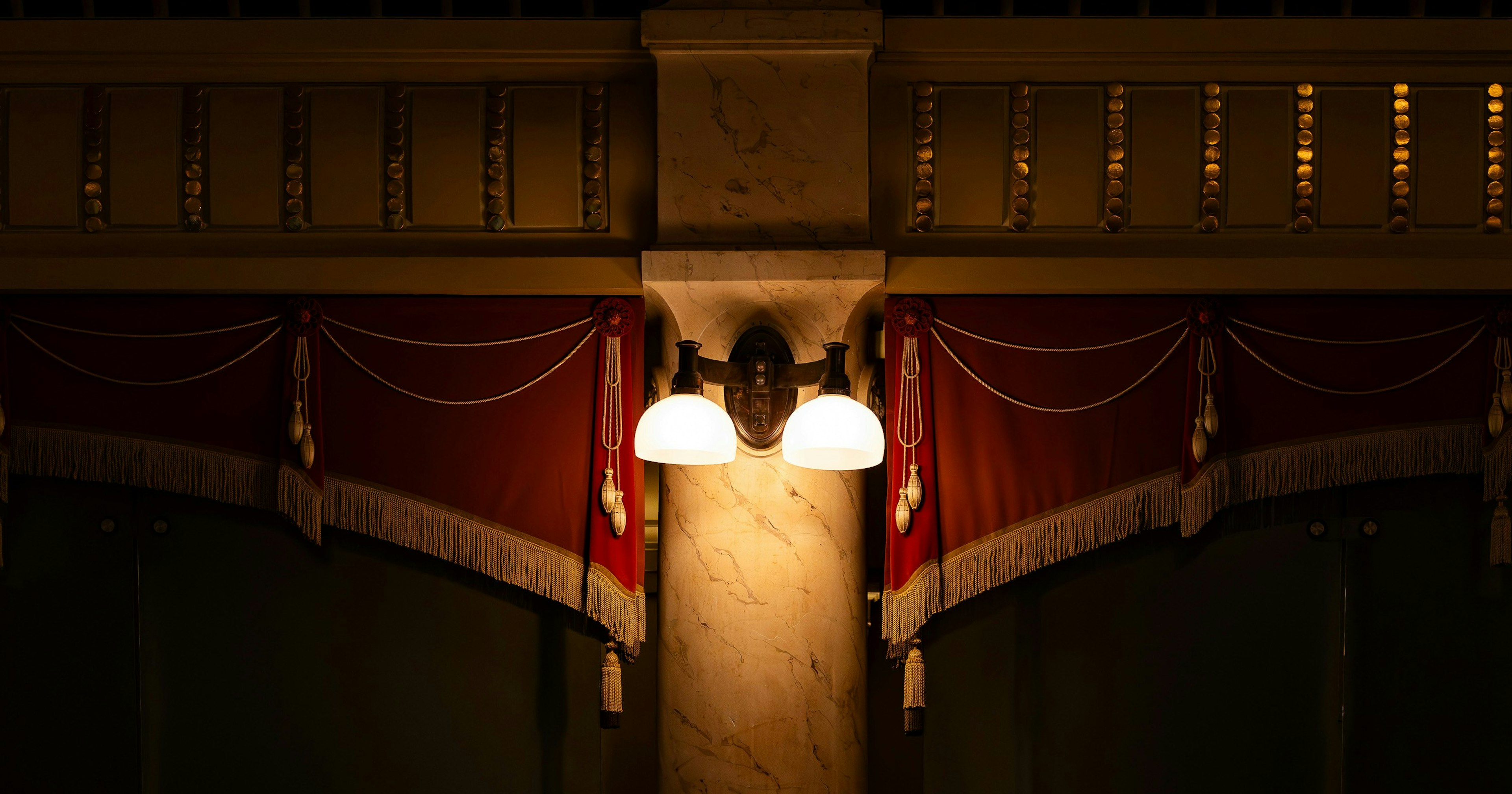 2024-12-interior-photo-tips-cover-image