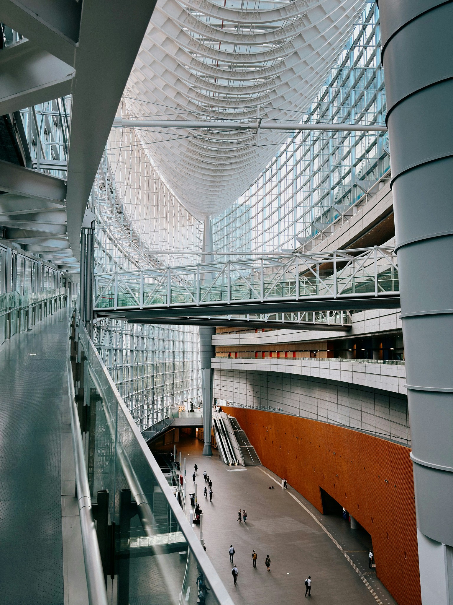 2024-09-modern-buildings-in-tokyo-image-15