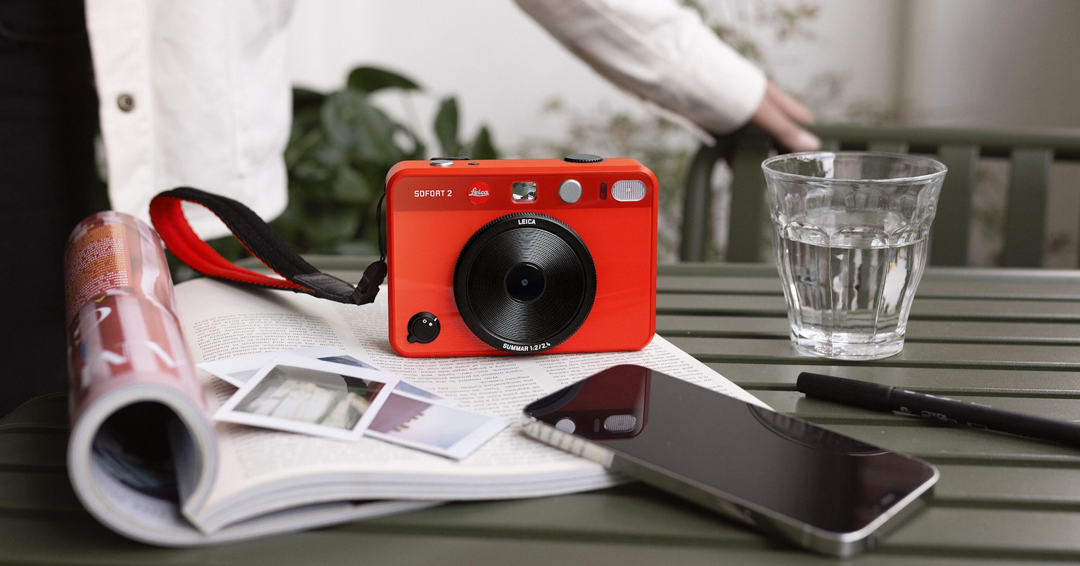 Cámara instantánea híbrida que fusiona lo analógico y lo digital: «Leica Sofort 2» | Leica Camera
