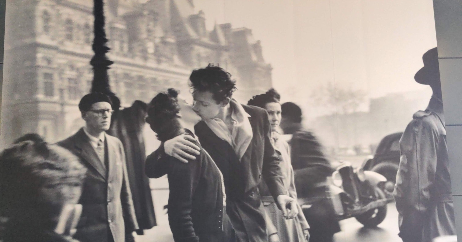Fallece la modelo de «El beso frente al Hôtel de Ville» de Robert Doisneau | Release #56