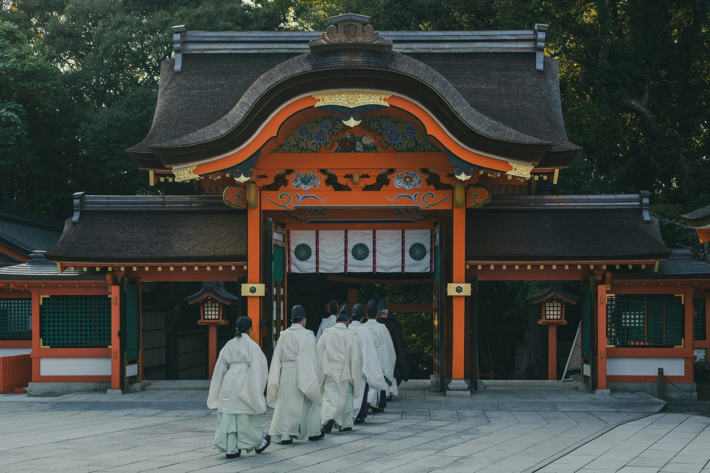 2025-11-fujifilm-xe5-street-travel-cover-image