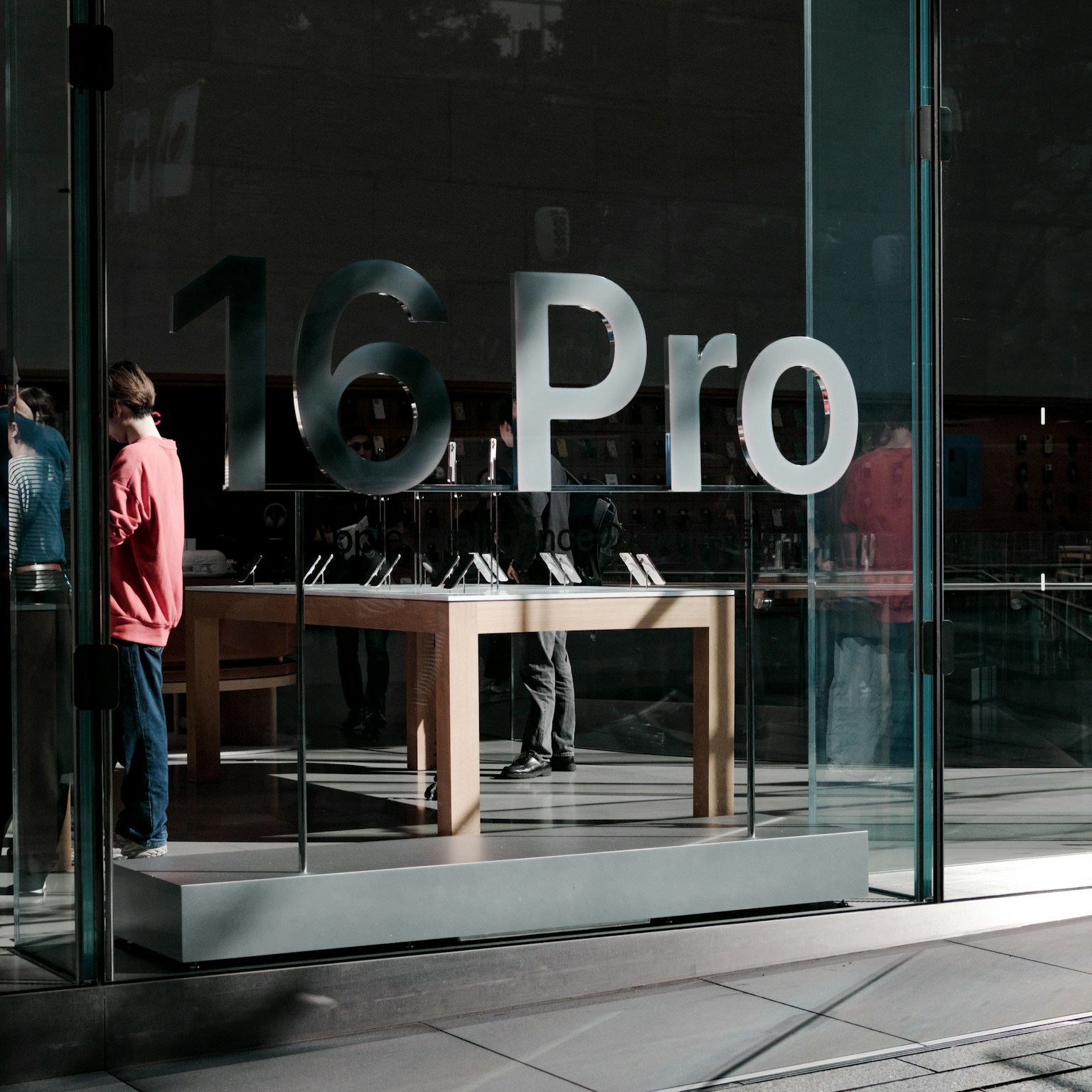 2024-10-apple-intelligence-release-cover-image
