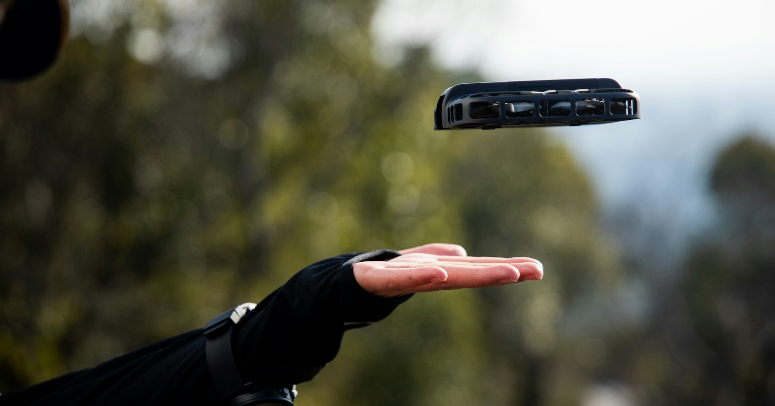 Il meglio del CES 2024: La fotocamera volante AI "HOVERAir X1 Smart" arriva per la prima volta in Giappone | ZERO ZERO ROBOTICS