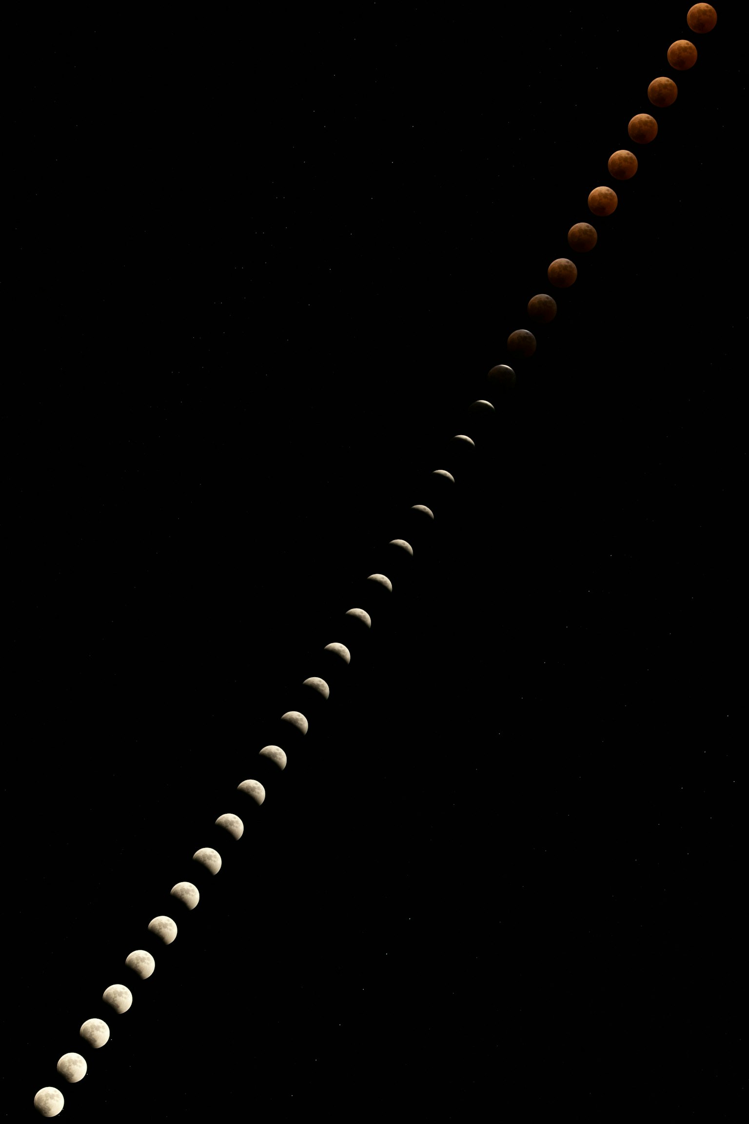 2025-03-capture-total-lunar-eclipse-image-12