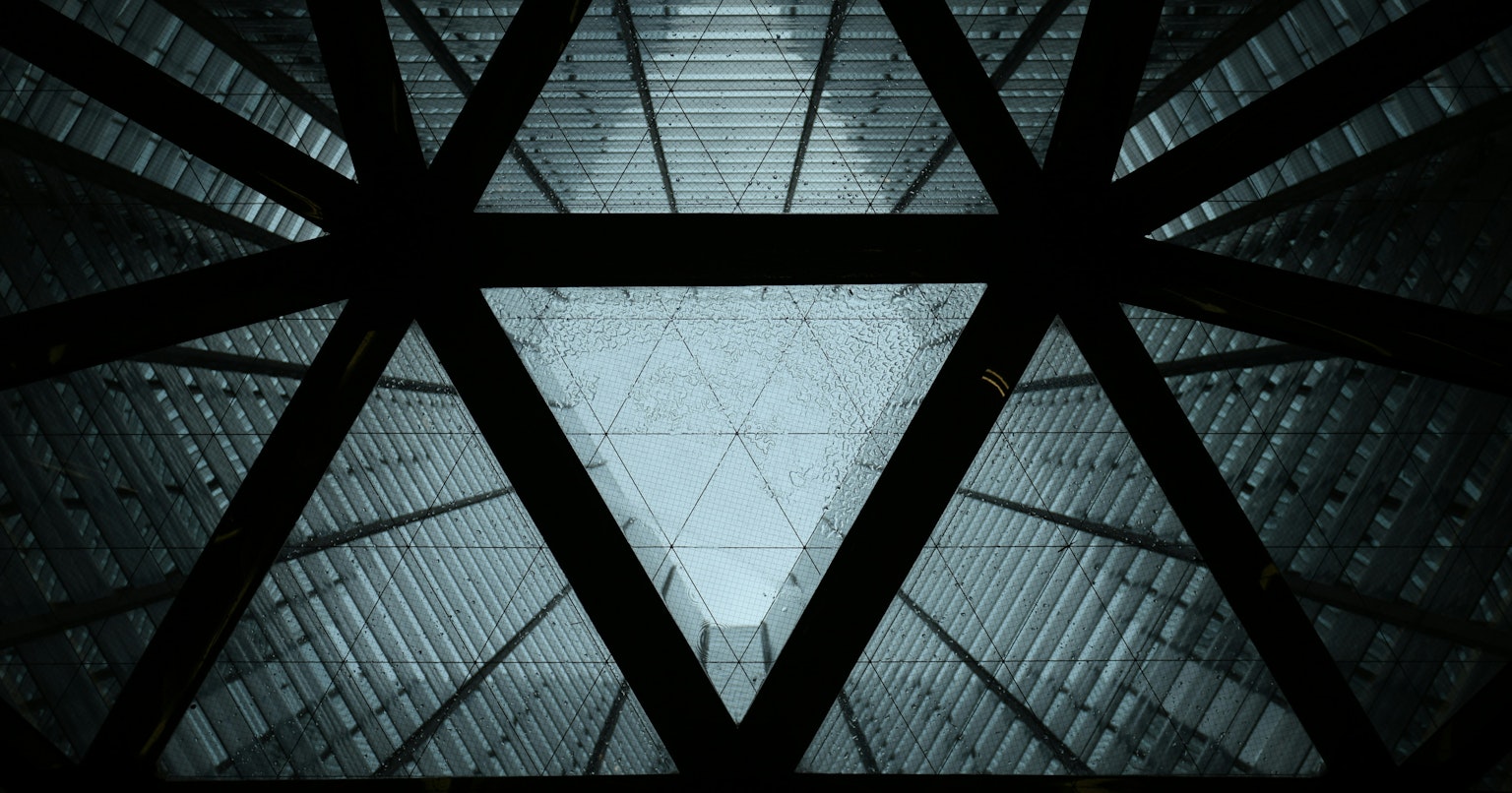 2025-01-symmetry-photography-tips-cover-image