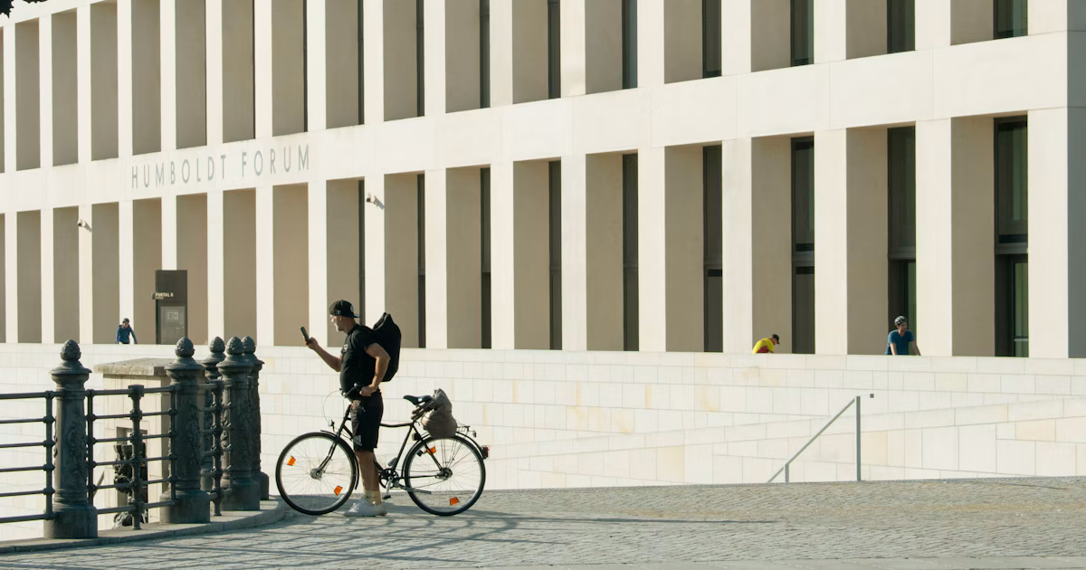【Open Call】Juli in Berlin | Zeige dein Foto als Poster | Release #791
