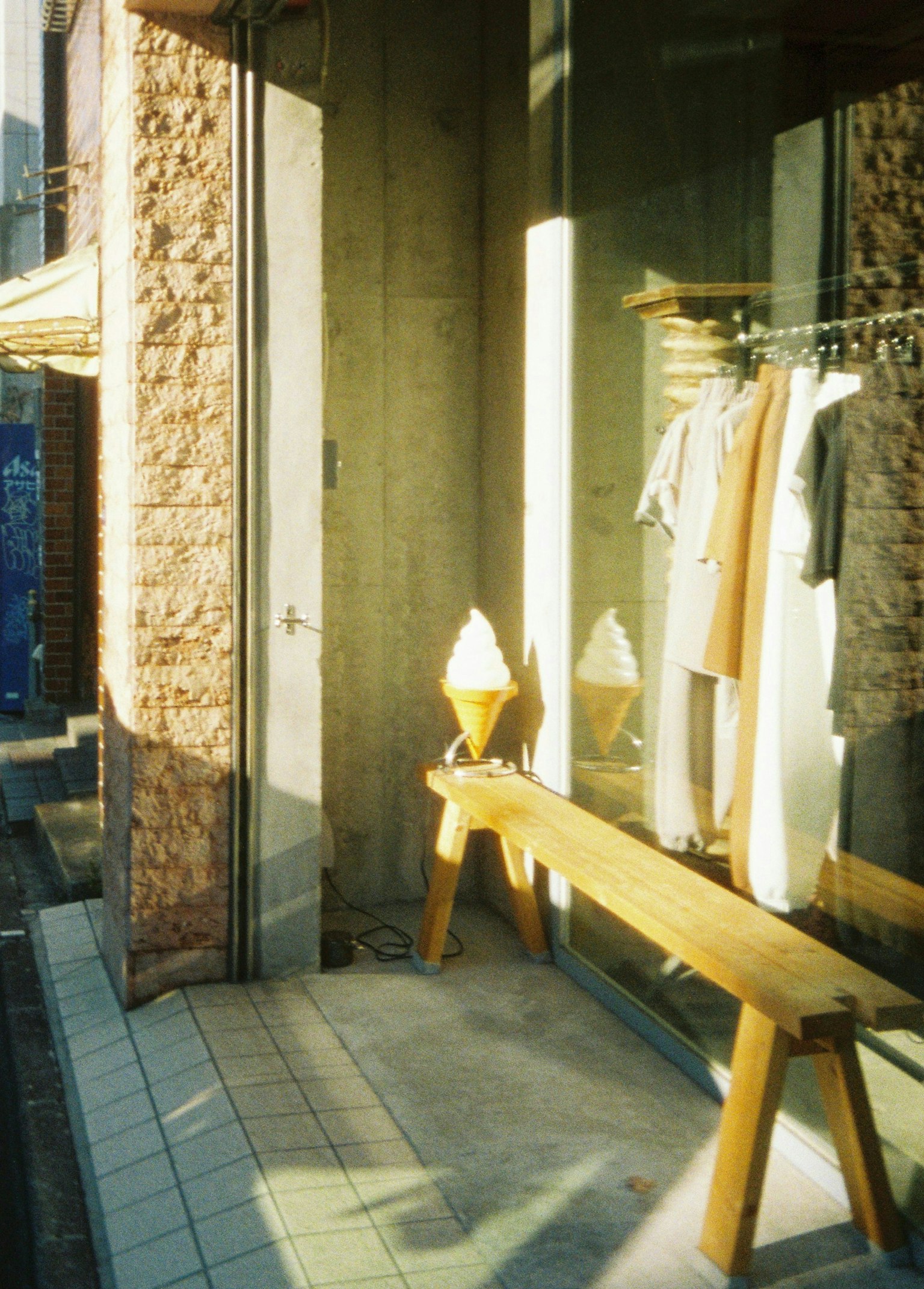 2025-03-momo-film-camera-beginner-kodak-ektar-h35n-image-21