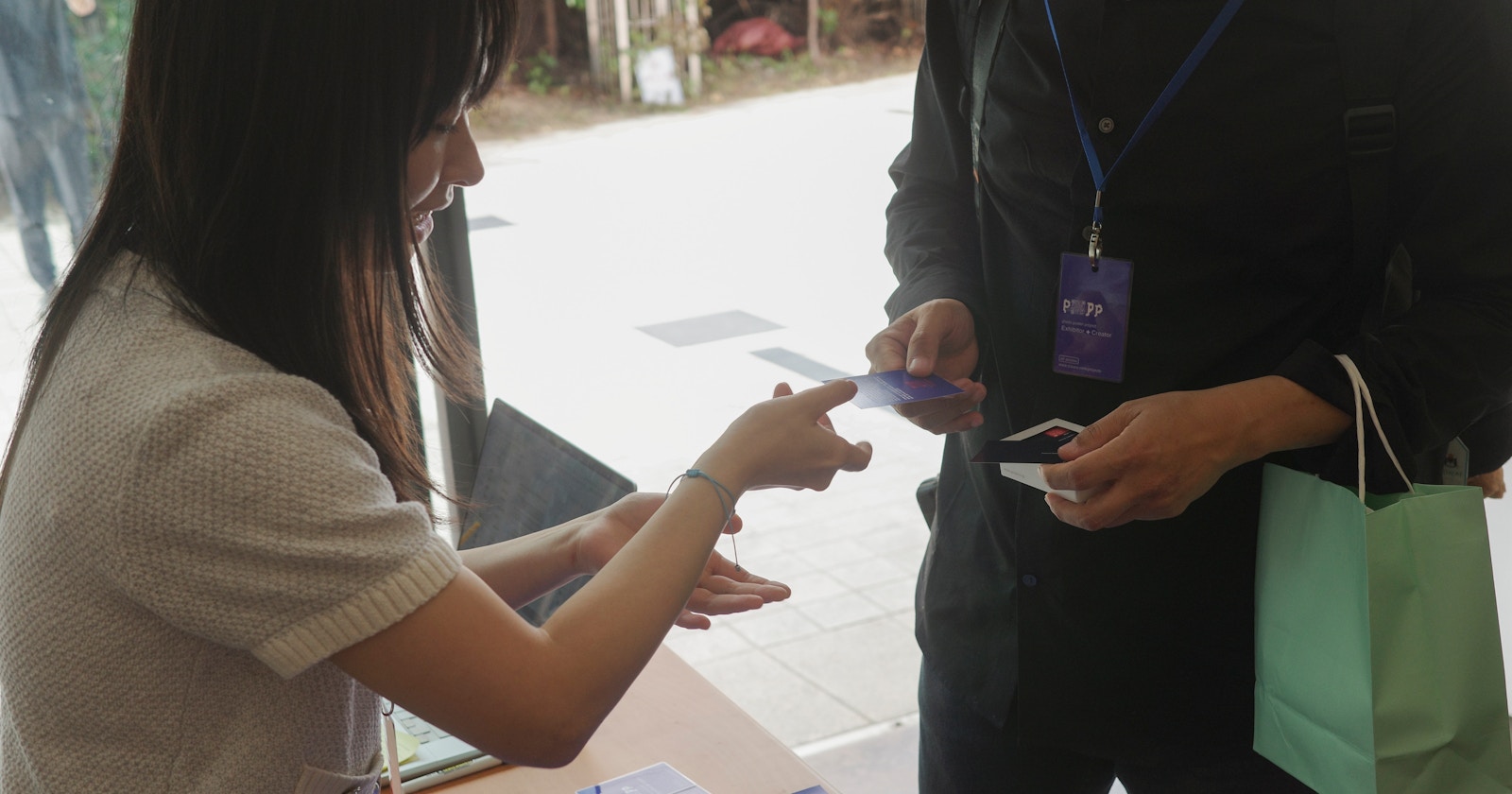 【รับสมัครคอมมูนิตี้สตาฟฟ์】ลอนดอน สหราชอาณาจักร | photo poster project
