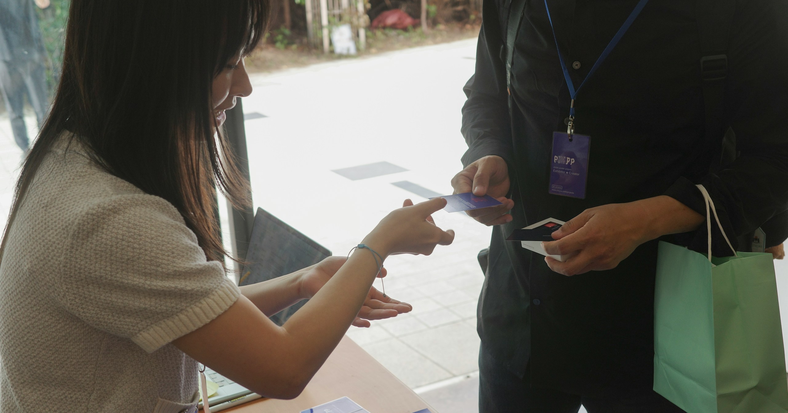 【รับสมัครคอมมูนิตี้สตาฟฟ์】ลอนดอน สหราชอาณาจักร | photo poster project