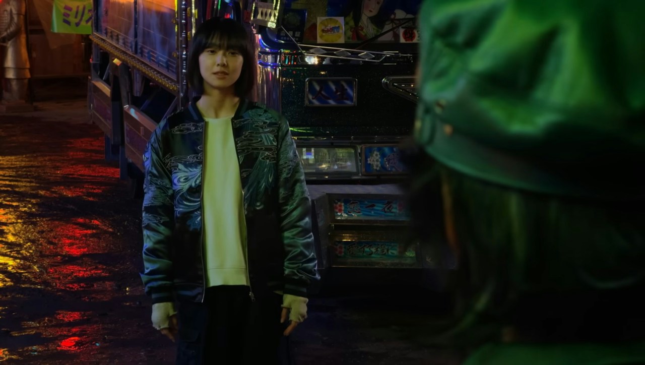 © Apple Japan | Il manga "Midnight" di Osamu Tezuka, diretto da Takashi Miike, è stato adattato in live-action. Tutto girato con iPhone 15 Pro.