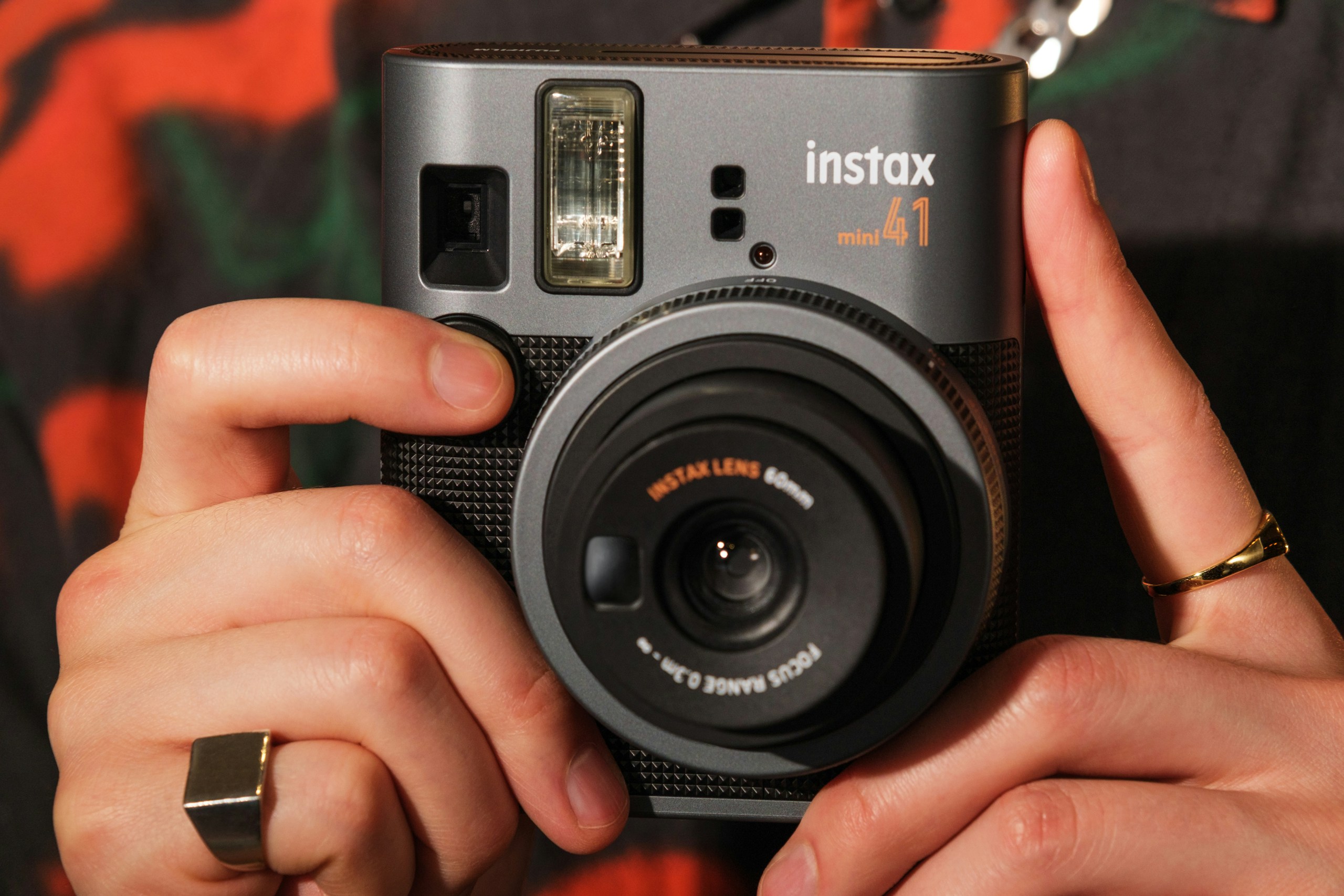 2025-04-instax-mini-41-launch-image-4
