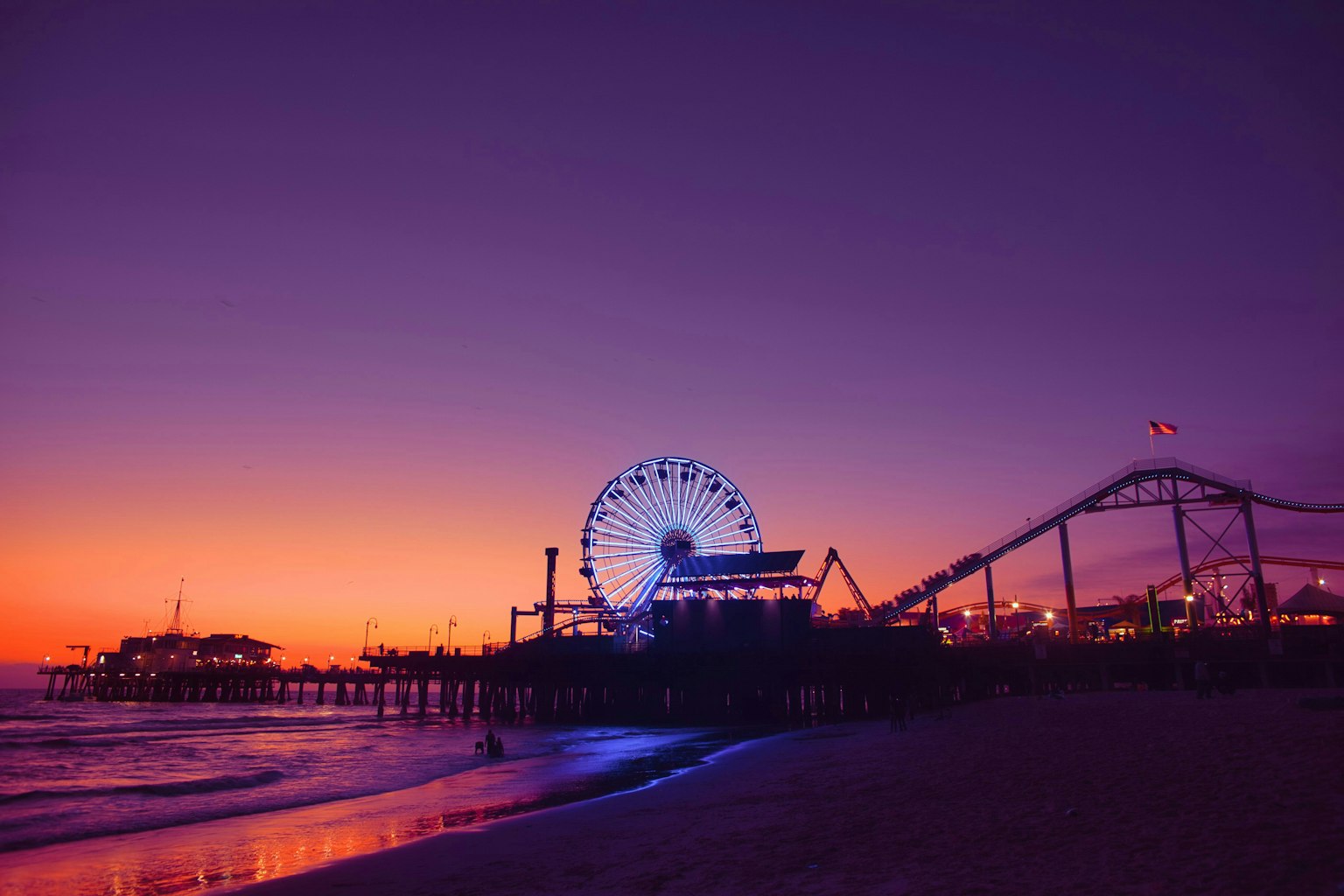 2025-08-night-cruising-image-8