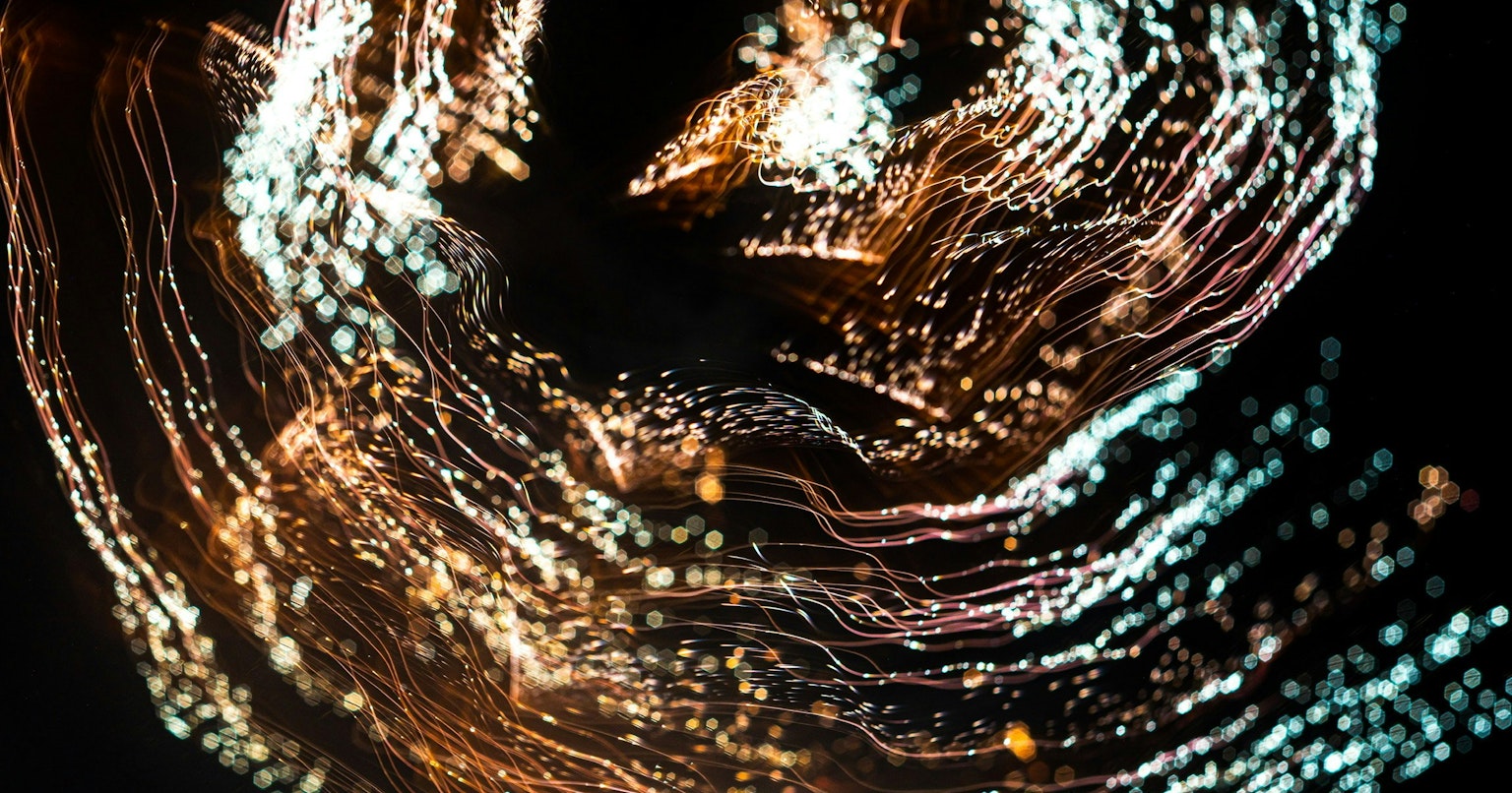 2024-08-camera-lens-white-and-black-cover-image