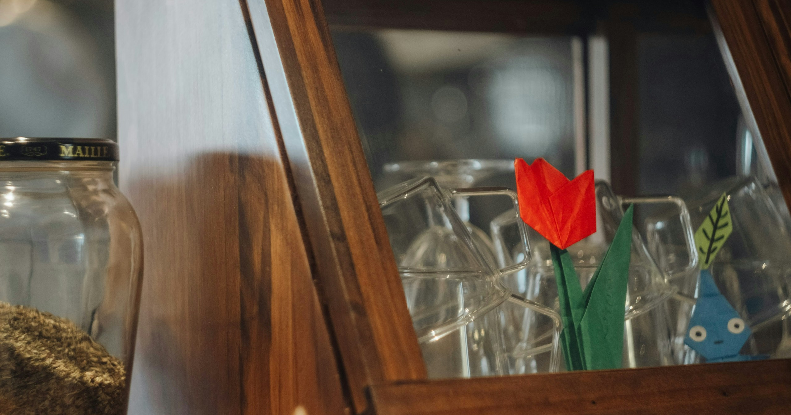 Discovering the Charm of Red | Knowledge #412