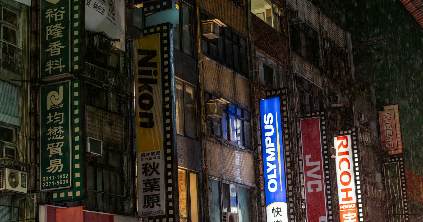 Do Photography Studios Draw Stories to Them? A Guide to Novels That Begin with a Photograph | Knowledge #510