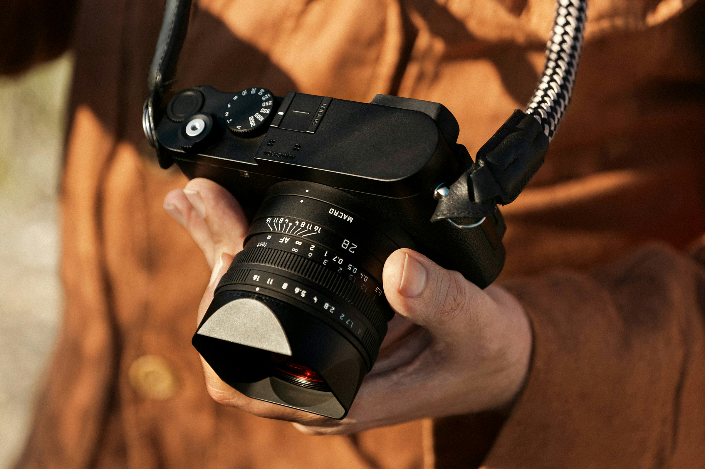 2025-11-leica-q3-monochrome-image-4
