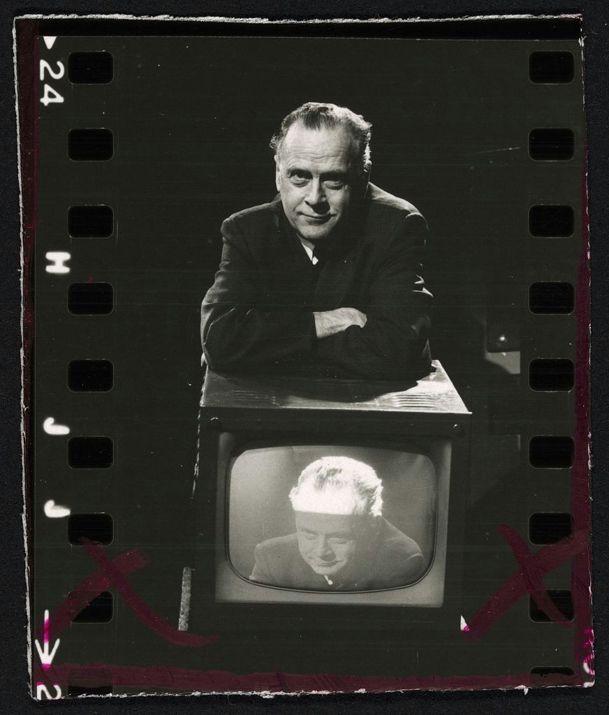 Ripensare la teoria dei media attraverso lo specchietto retrovisore | Knowledge #13