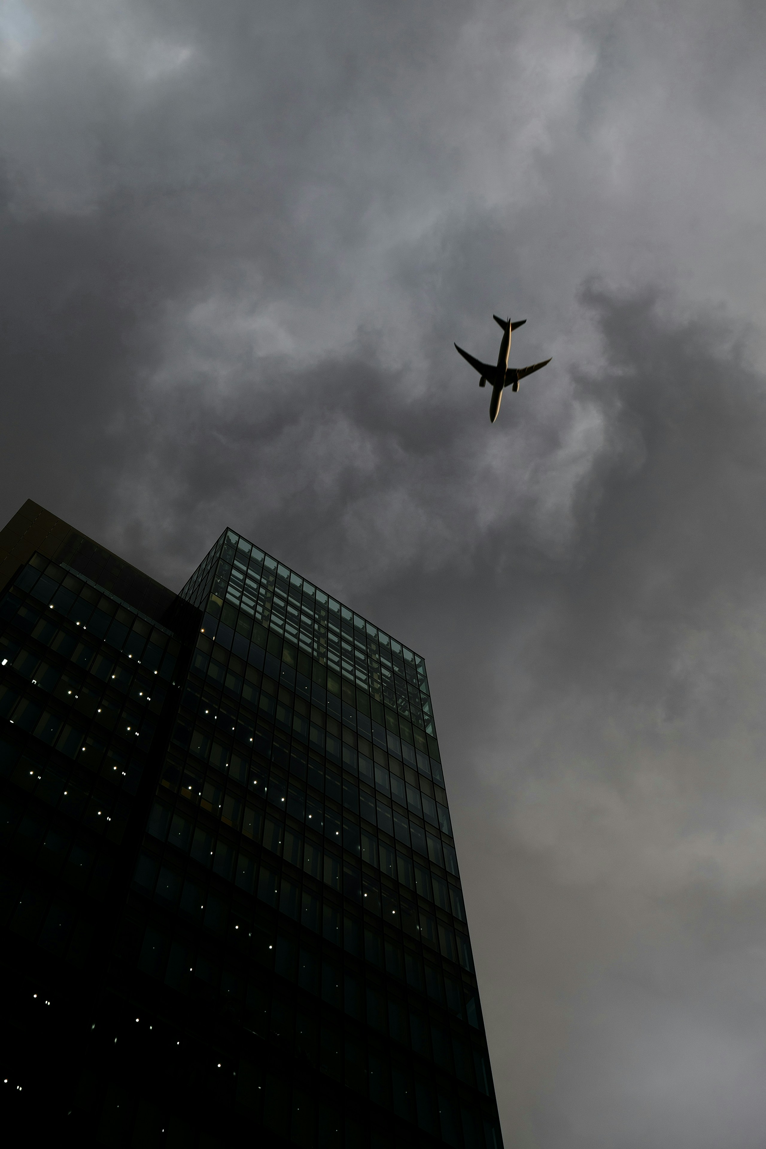 2025-12-airplane-contrast-mastery-image-9