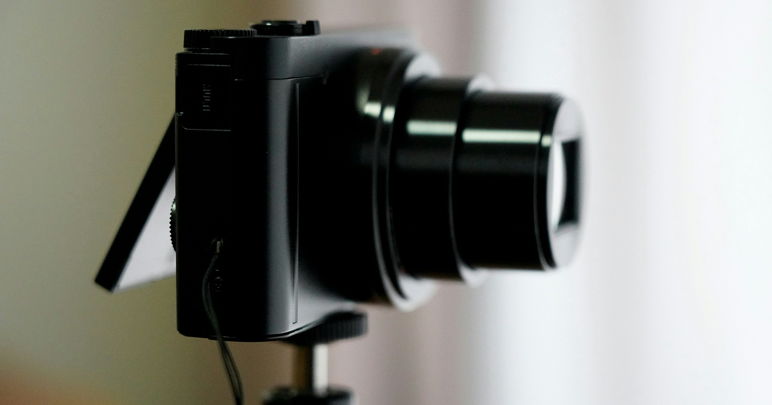 Differences and Choosing Between Full-Frame and APS-C Sensors | Knowledge #77